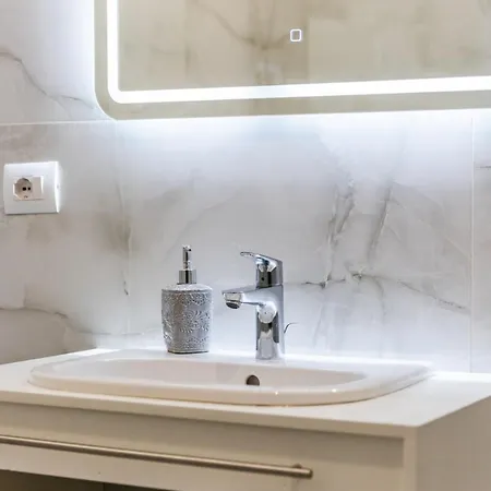 Skyline 5br Near Air Albania Stadium By Pikhost Apartment *
